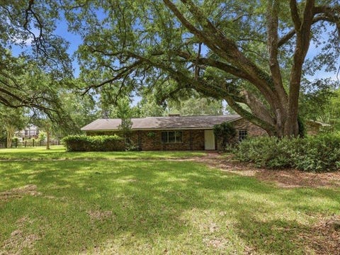 Photo of 362 Briarwood St, Silsbee, TX 77656 (MLS # 268292)