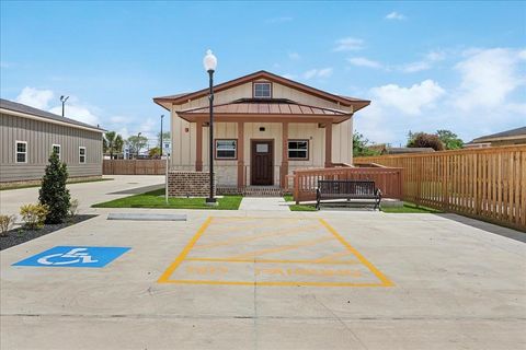 Photo of 1131 Atlanta Ave, Nederland, TX 77627 (MLS # 257088)