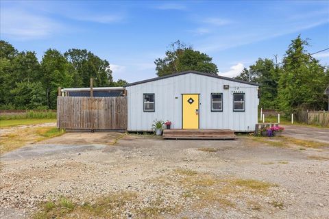 Photo of 5720 16th Street, Orange, TX 77632 (MLS # 268921)