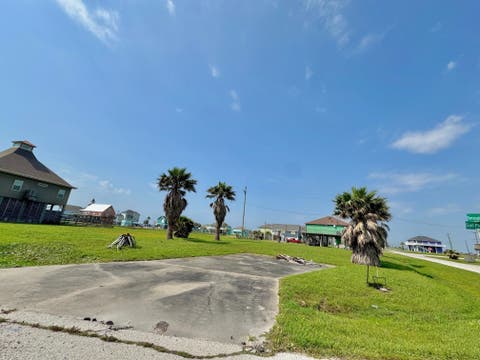 Photo of 985 Sailfish, Crystal Beach, TX 77650 (MLS # 270029)