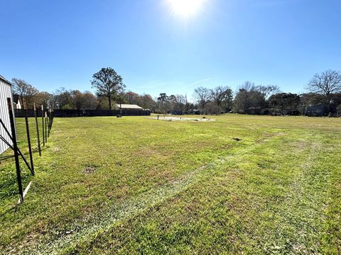 Photo of 307 1/2 Avenue D, China, TX 77613 (MLS # 265385)