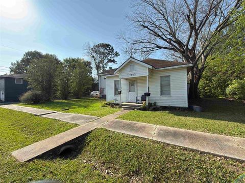 Photo of 1105 Avenue B, Port Neches, TX 77651 (MLS # 268601)