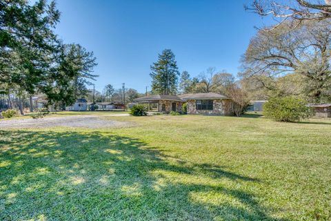 A home in Silsbee