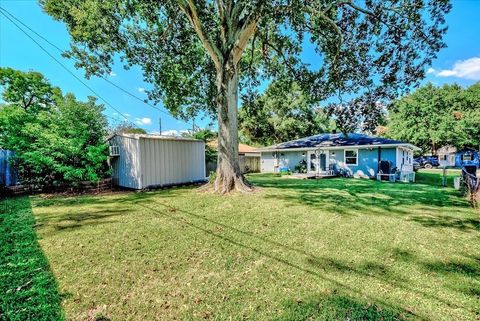 A home in Groves