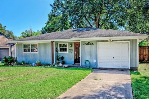 A home in Groves