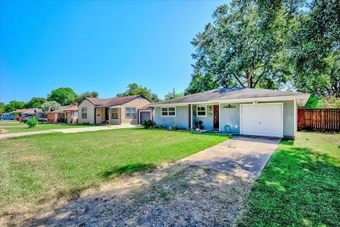 A home in Groves