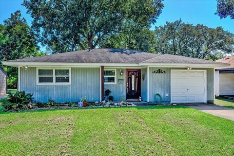 A home in Groves