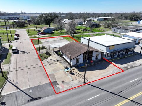 Photo of 1401 Green Avenue, Orange, TX 77630 (MLS # 256141)