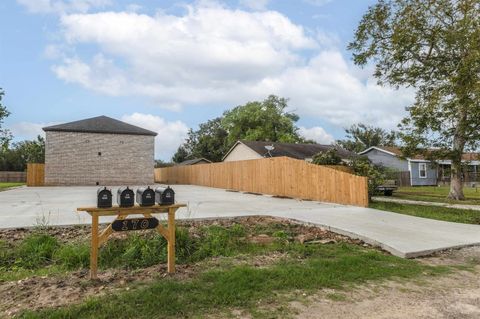 Photo of 170 Bailey, Bridge City, TX 77611 (MLS # 264158)