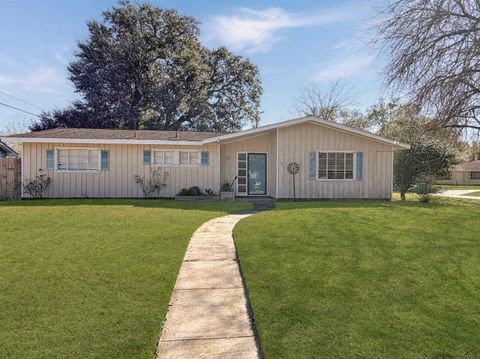 Photo of 1802 24th Street, Orange, TX 77630 (MLS # 264982)