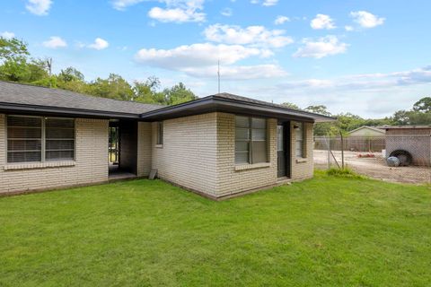 Photo of 1680 S Ann Unit 2, Sour Lake, TX 77659 (MLS # 266692)