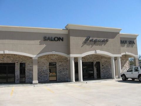 Photo of 3015 Nederlland Avenue, Nederland, TX 77627 (MLS # 265880)