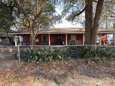 Photo of 1003 S 13th Street, Nederland, TX 77627 (MLS # 264100)