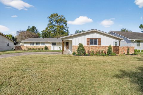 Photo of 5940 Honeysuckle Dr, Beaumont, TX 77706 (MLS # 263318)