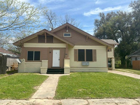 Photo of 2325 Victoria Unit 3 Unit 3, Beaumont, TX 77701 (MLS # 270040)