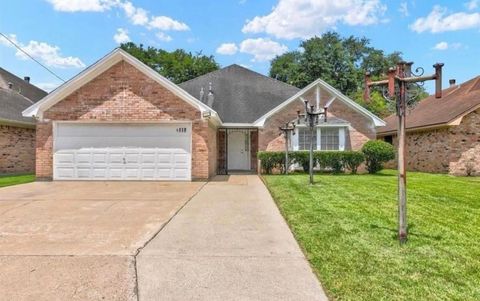 Photo of 1119 Meadowvale Dr, Beaumont, TX 77706 (MLS # 263421)