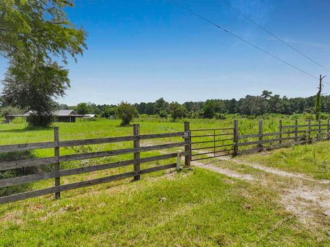 Photo of 386 Cr 784, Buna, TX 77612 (MLS # 269135)