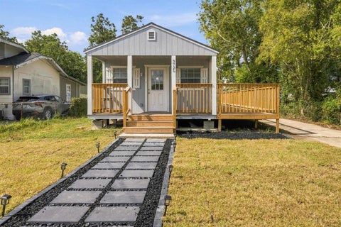 Photo of 3725 6th St, Port Arthur, TX 77642 (MLS # 271724)