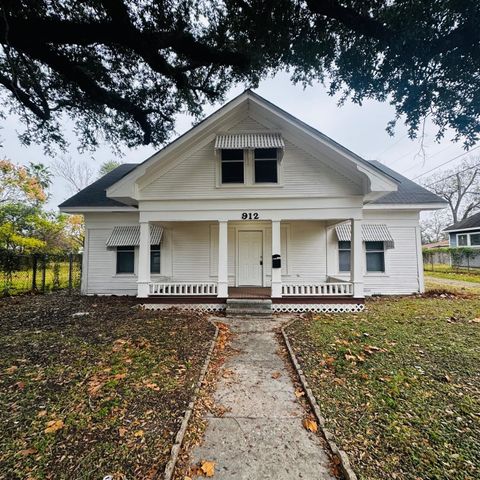 Photo of 912 5th Street, Orange, TX 77630 (MLS # 264365)