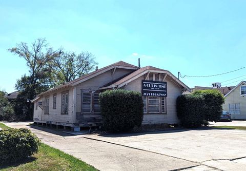 Photo of 2671 Broadway, Beaumont, TX 77702 (MLS # 251192)