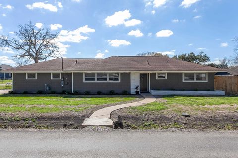4721 Cleveland Ave, Groves, TX 77619 - #: 245831