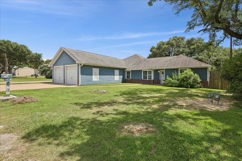 Photo of 1766 N 34th St, Nederland, TX 77627 (MLS # 264981)