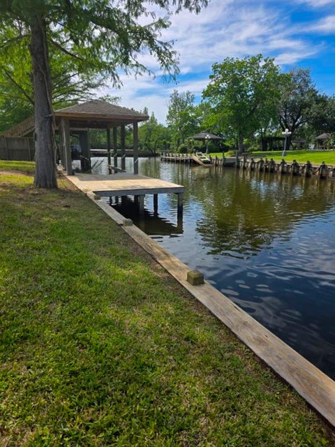 Photo of 114 Robin, Bridge City, TX 77611 (MLS # 268147)
