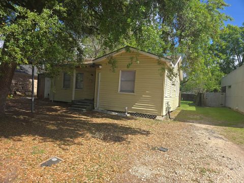 Photo of 707 S 13th St., Nederland, TX 77627 (MLS # 266175)