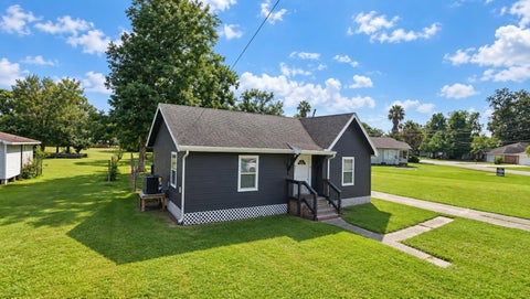 Photo of 4608 Mckinley Ave, Groves, TX 77619 (MLS # 271916)