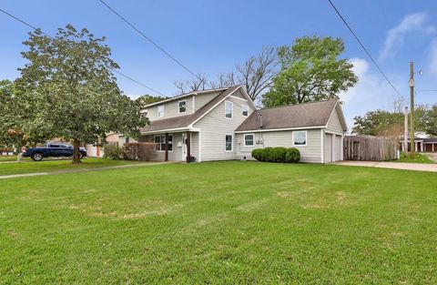 Photo of 1005 Woods Dr, Liberty, TX 77575 (MLS # 265666)