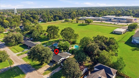 Photo of 3821 Suncrest Dr, Groves, TX 77619 (MLS # 271587)