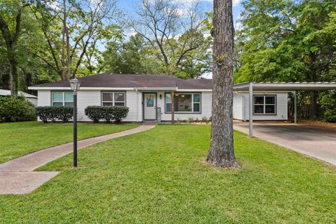 Photo of 525 N 10th, Silsbee, TX 77656 (MLS # 266776)