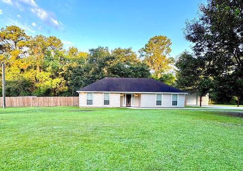 Photo of 180 County Road 839, Buna, TX 77612 (MLS # 262285)