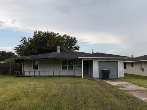 Photo of 3121 Walnut Ave, Groves, TX 77619 (MLS # 269984)