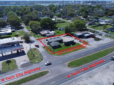 Photo of 3911 Twin City Hwy, Nederland, TX 77627 (MLS # 268171)