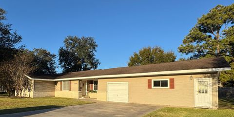 A home in Groves