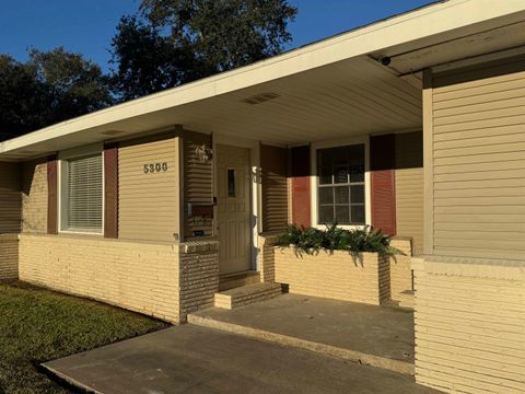 A home in Groves