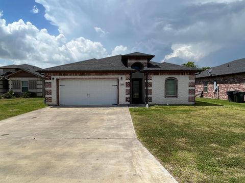 Single Family Residence in Groves TX 2865 Amber Ave.jpg