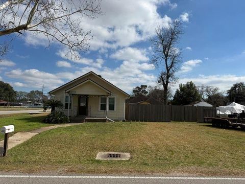 Photo of 2401 8th Street, Port Neches, TX 77651 (MLS # 265354)