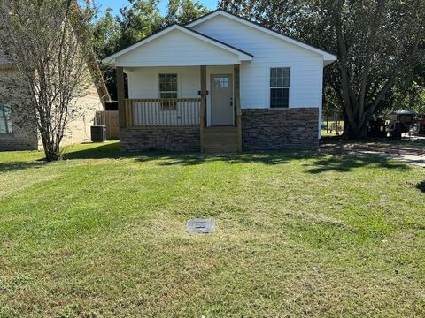 Photo of 2007 Queen Ave, Nederland, TX 77627 (MLS # 262250)
