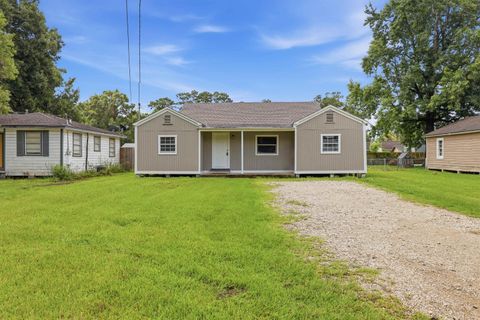 Photo of 780 Orange St, Vidor, TX 77662 (MLS # 268495)