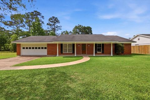 Property photo of 114 Woodlawn Dr., Sour Lake, TX 77659