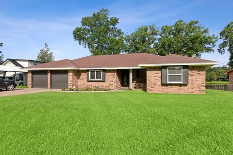 Photo of 485 E Lake, Livingston, TX 77351 (MLS # 269103)