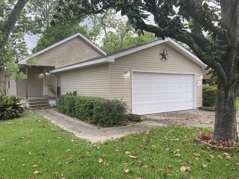 Photo of 224 S 13TH, Nederland, TX 77627 (MLS # 262673)