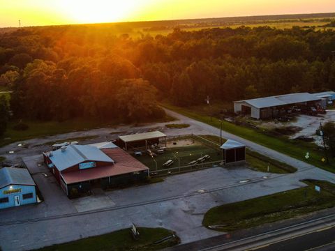 Photo of 6223 W Roundbunch Rd, Orange, TX 77630 (MLS # 260633)