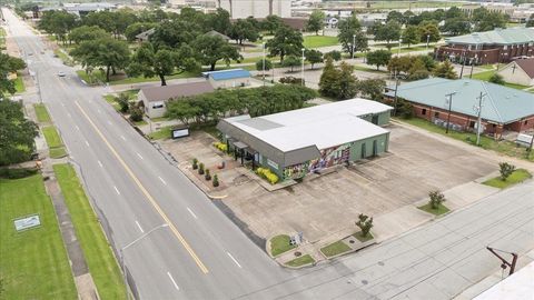 Photo of 911 Green Avenue, Orange, TX 77630 (MLS # 259105)