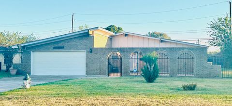 Photo of 1895 Lucille, Beaumont, TX 77705 (MLS # 266196)