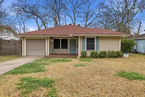 Photo of 102 Britton, Silsbee, TX 77656 (MLS # 265108)