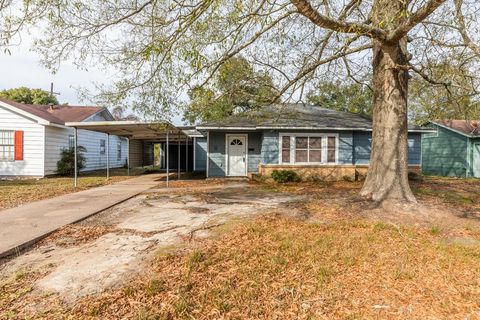 Photo of 6 Childers Dr, Orange, TX 77630 (MLS # 264589)