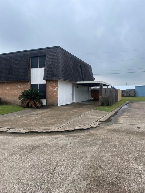 A home in Port Neches